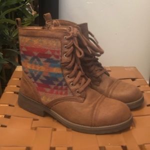 Mossimo aztec Pendleton boots